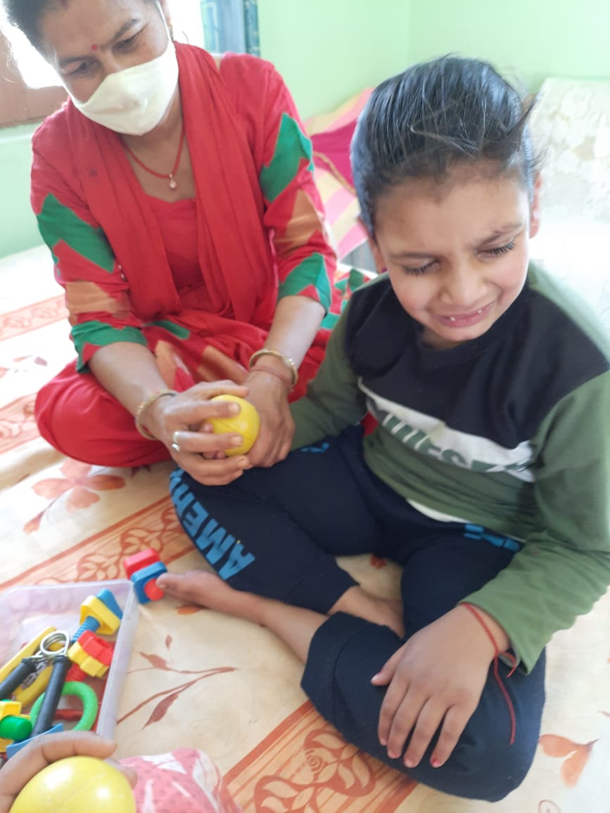 What are the signs of intellectual disability in children?